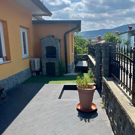 Summer House With Terrace And Private Parking