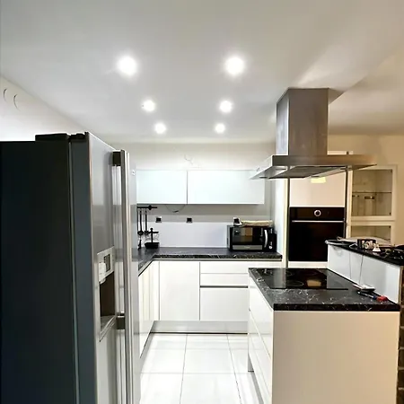 Summer House With Terrace And Private Parking Holiday home Koper