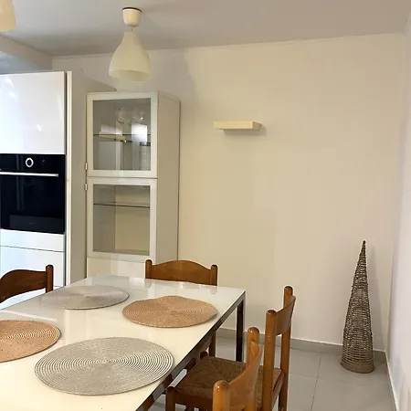 Summer House With Terrace And Free Private Parking