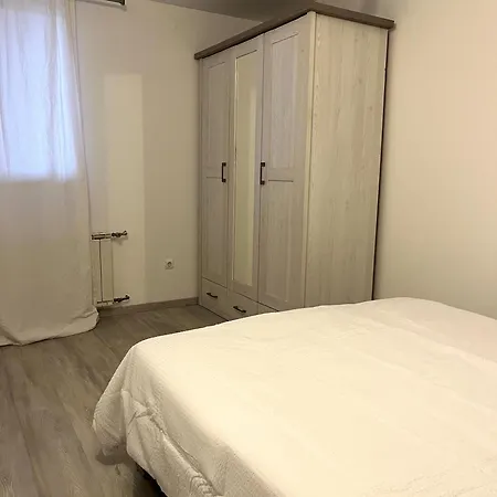 Summer House With Terrace And Private Parking *