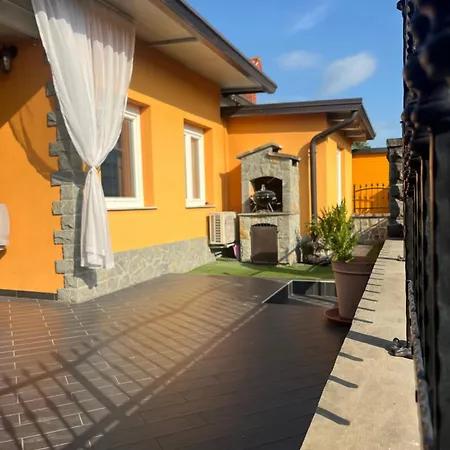 Summer House With Terrace And Private Parking Holiday home *
