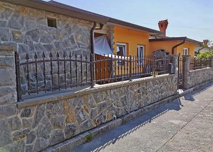 Summer House With Terrace And Free Private Parking 펜션 *