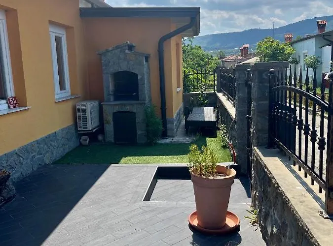 Summer House With Terrace And Free Private Parking