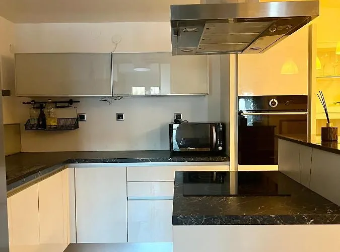 펜션 Summer House With Terrace And Free Private Parking *