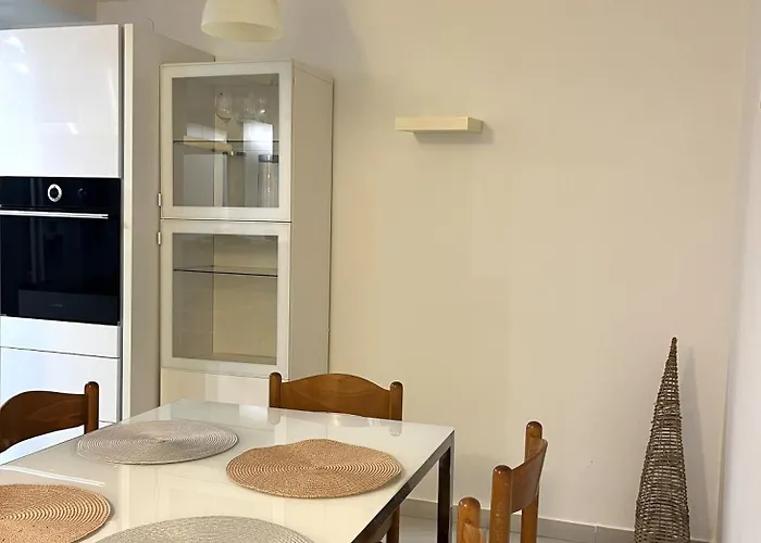 Summer House With Terrace And Free Private Parking